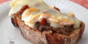 tartine-au-caviar-daubergines-et-fromage-3.37mo-famoh-700x350