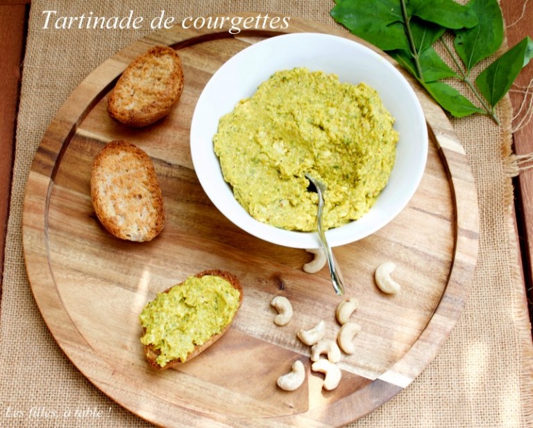Tartinade de courgettes aux noix de cajou – Les filles, à table