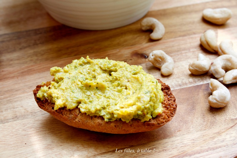 Tartinade de courgettes aux noix de cajou – Les filles, à table