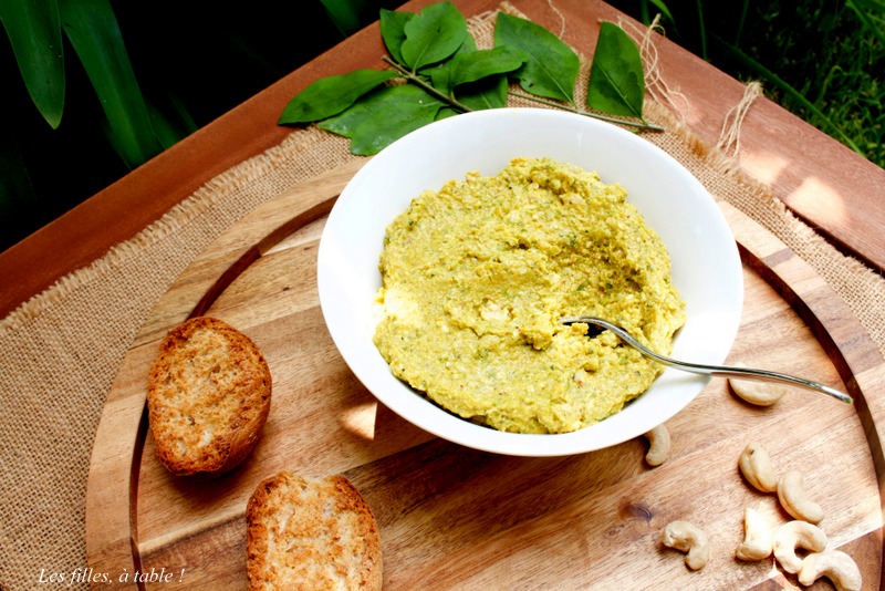 Tartinade de courgettes aux noix de cajou – Les filles, à table