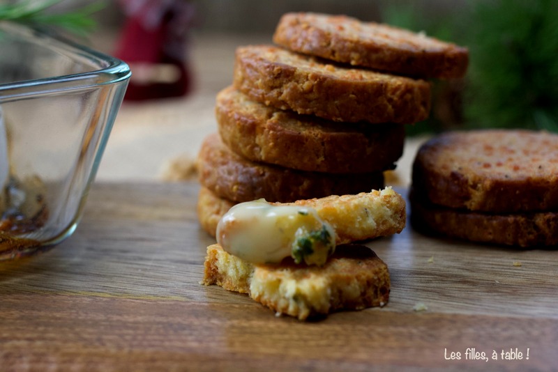camembert, noix , miel, les filles à table
