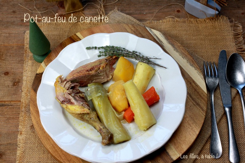 pot-au-feu canette, les filles à table