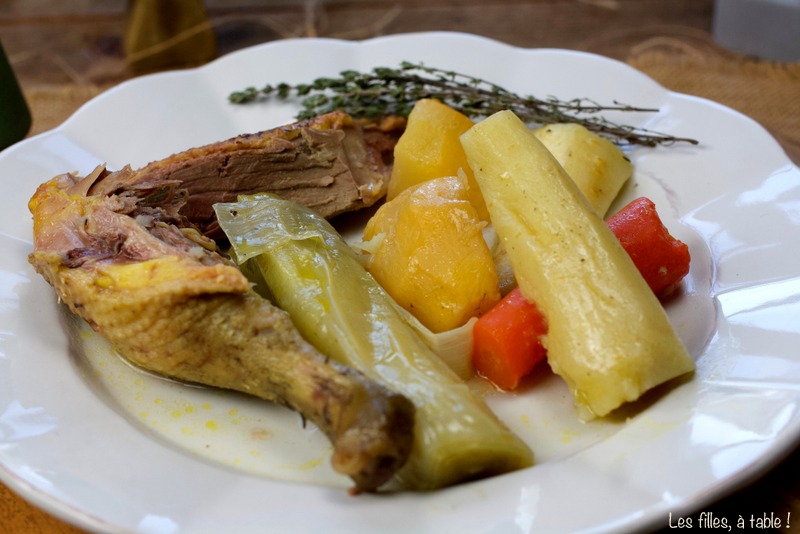 pot-au-feu canette, les filles à table