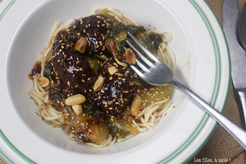 joues de porc, caramel, les filles à table