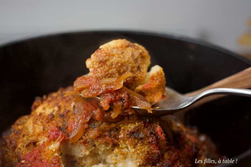 chou-fleur rôti, paprika, cocotte, les filles à table
