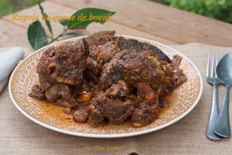 queue de boeuf, ragoût, les filles à table