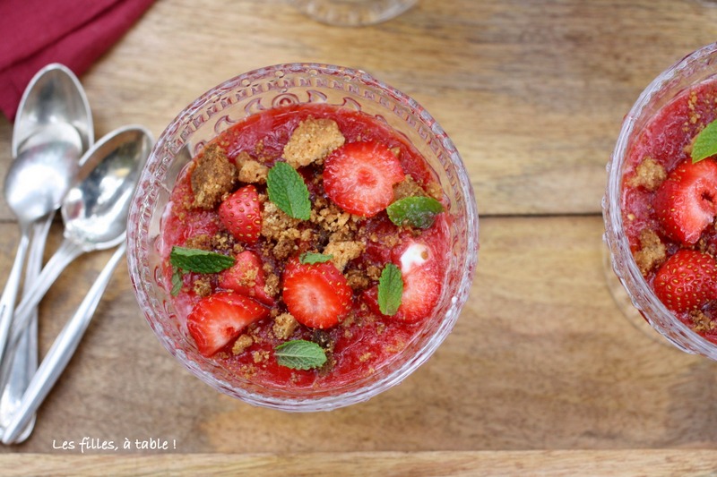verrine, fraises, crémeux vanille, les filles à table