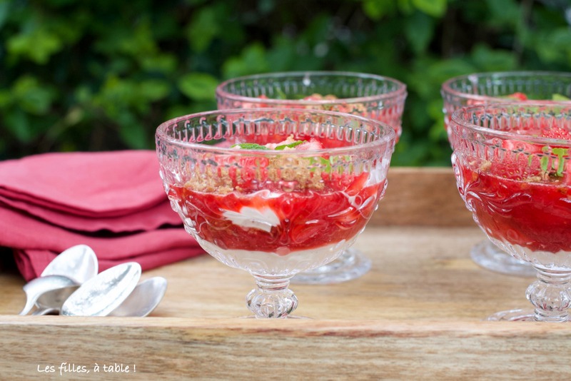 verrine, fraises, crémeux vanille, les filles à table