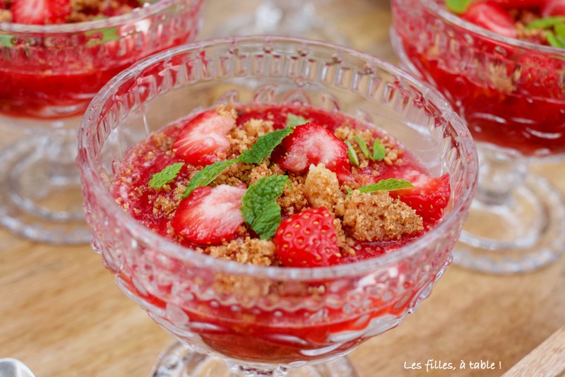 verrine, fraises, crémeux vanille, les filles à table