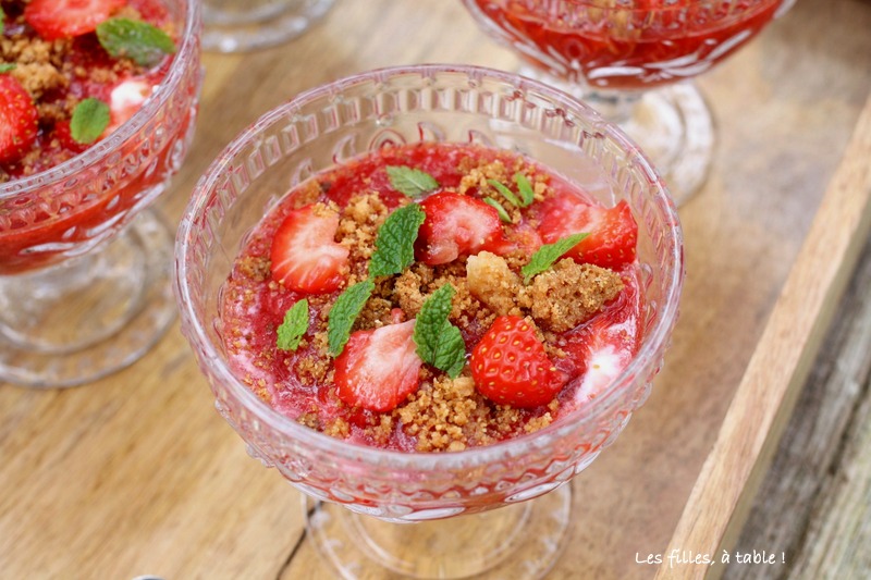verrine, fraises, crémeux vanille, les filles à table
