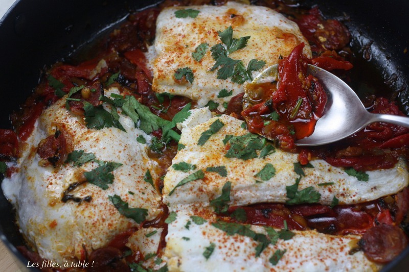 merlu, piquillos, chorizo, les filles à table