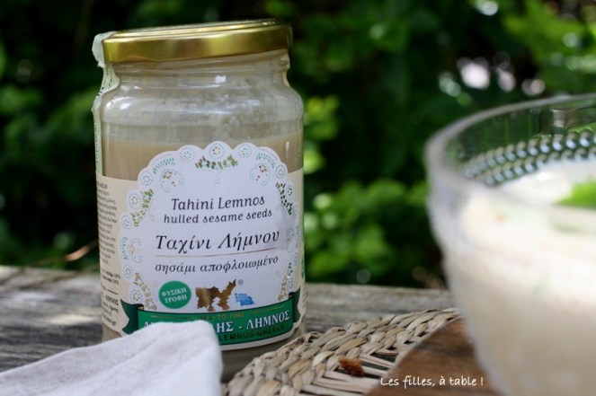 houmous, chèvre frais, les filles à table