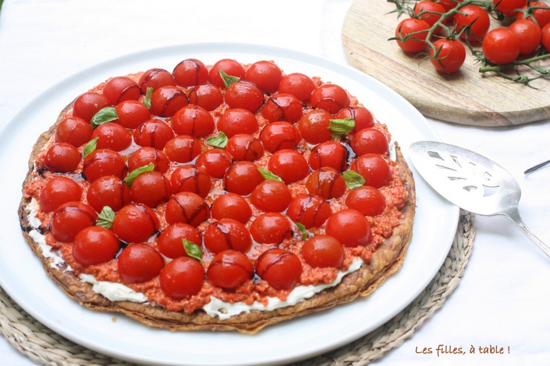 tarte, tomates, poivrons, chèvre, les filles à table