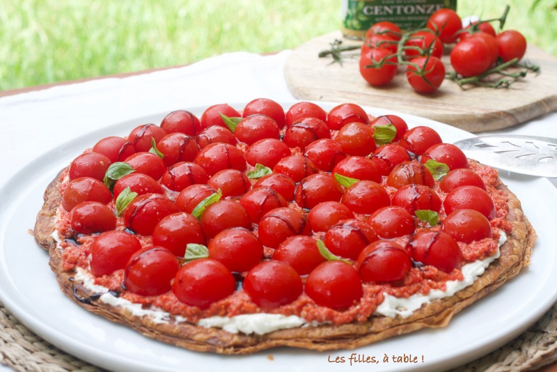 tarte, tomates, poivrons, chèvre, les filles à table