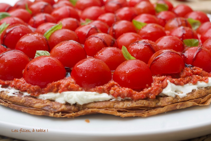 tarte, tomates, poivrons, chèvre, les filles à table