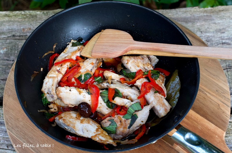 thon, poivrons, les filles à table