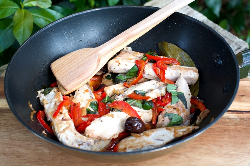 thon, poivrons, les filles à table