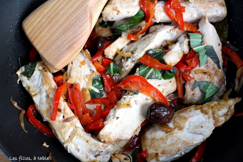 thon, poivrons, les filles à table