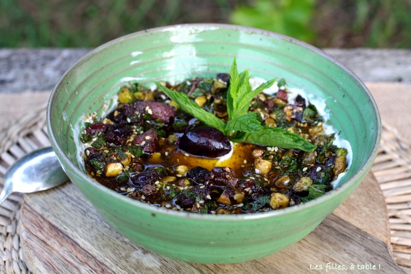 labneh, Liban, les filles à table
