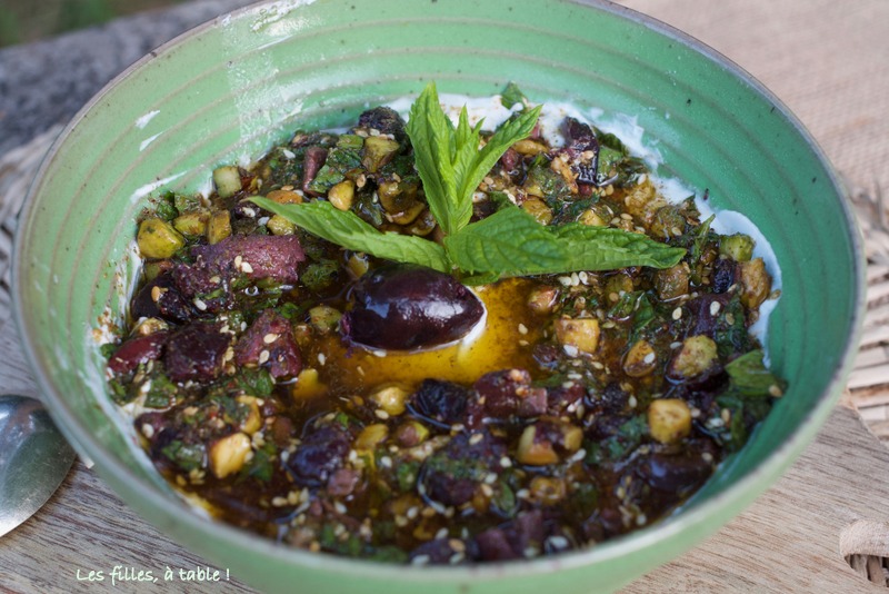 labneh, Liban, les filles à table