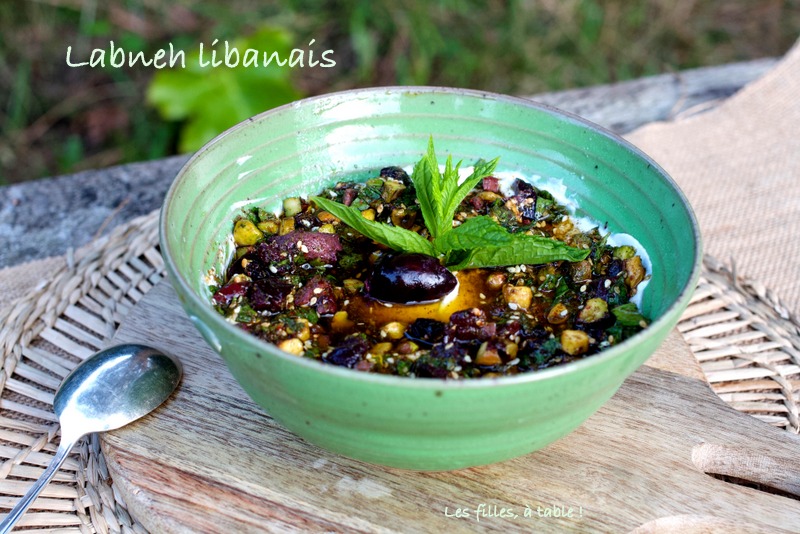 labneh, Liban, les filles à table