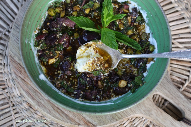 labneh, Liban, les filles à table