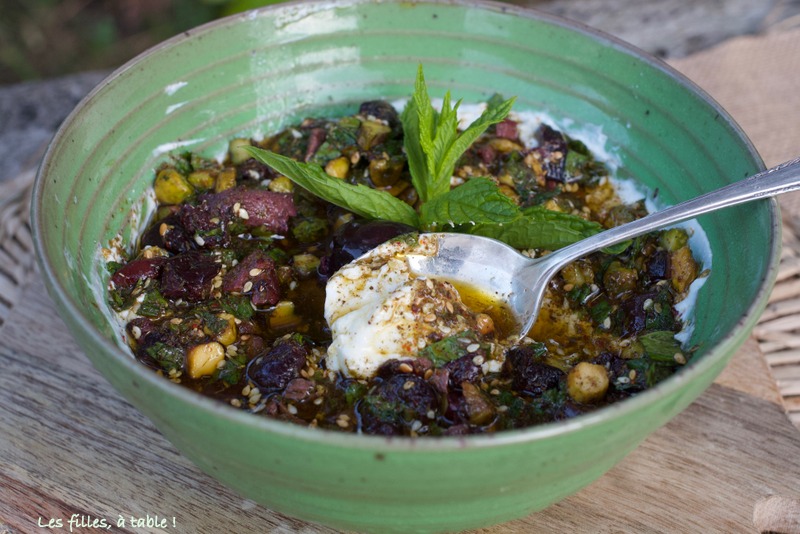 labneh, Liban, les filles à table