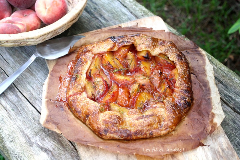tarte, pêches, yotam Ottolenghi, les filles à table
