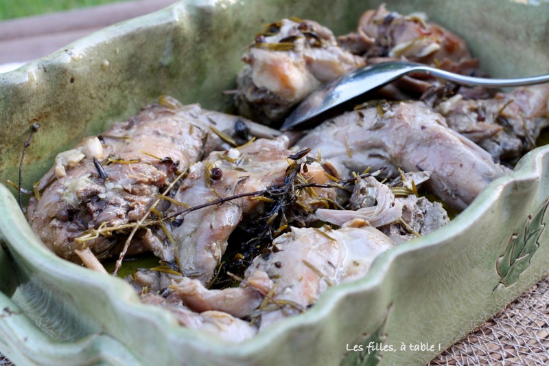 lapin, romarin, thym, confit, les filles à table