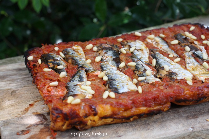 tatin, oignons, sardines, les filles à table