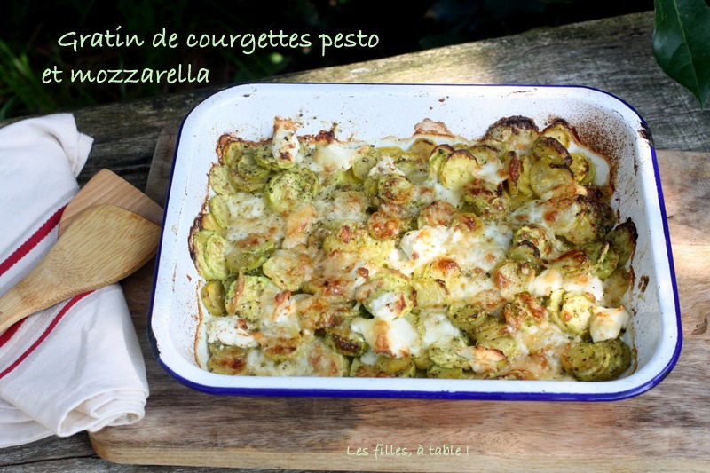 gratin, courgettes, pesto, mozzarella, les filles à table