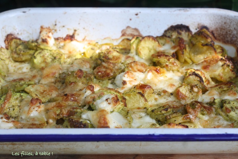 gratin, courgettes, pesto, mozzarella, les filles à table