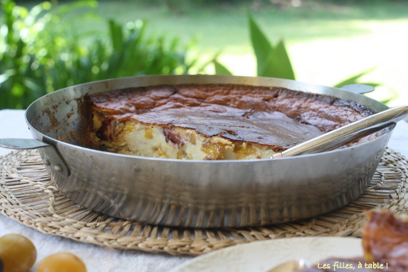 flan, prunes, mirabelles, amandes, les filles à table