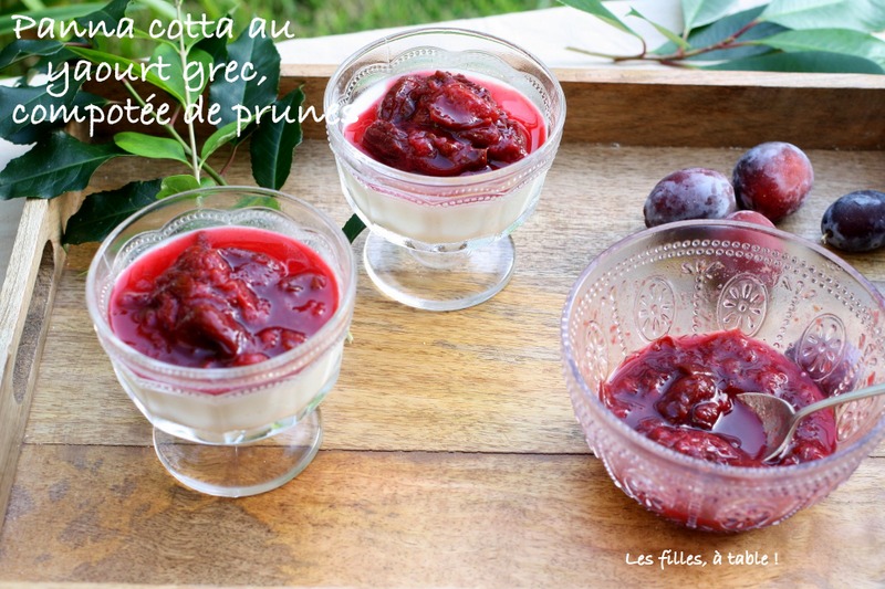 panna cotta, yaourt grec, prunes, les filles à table
