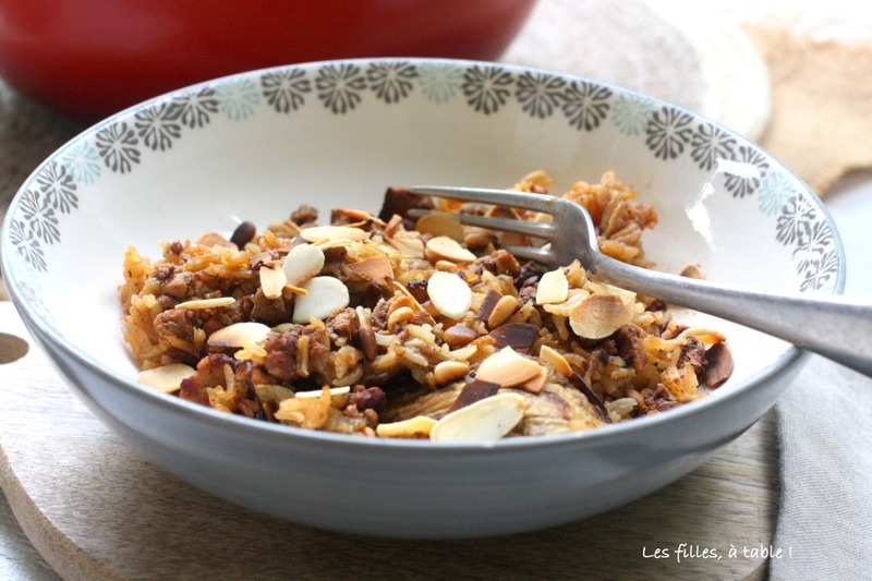 aubergines, agneau, riz, les filles à table