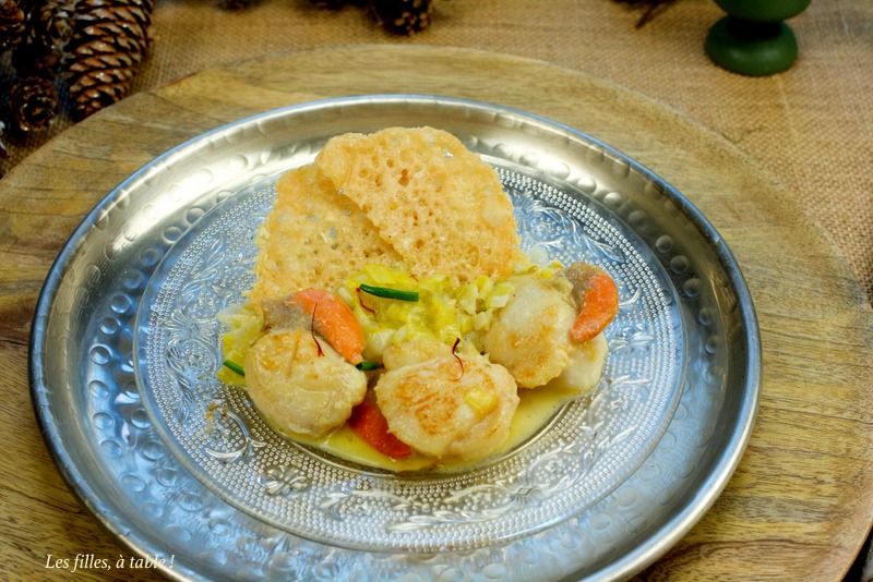 Saint-Jacques aux poireaux, tuiles de parmesan