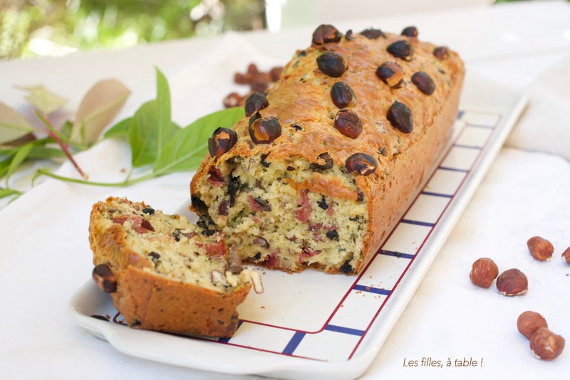Cake aux champignons, comté et noisette