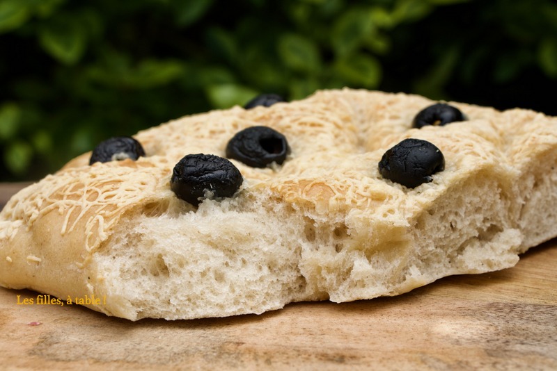 Fougasse au levain aux olives noires