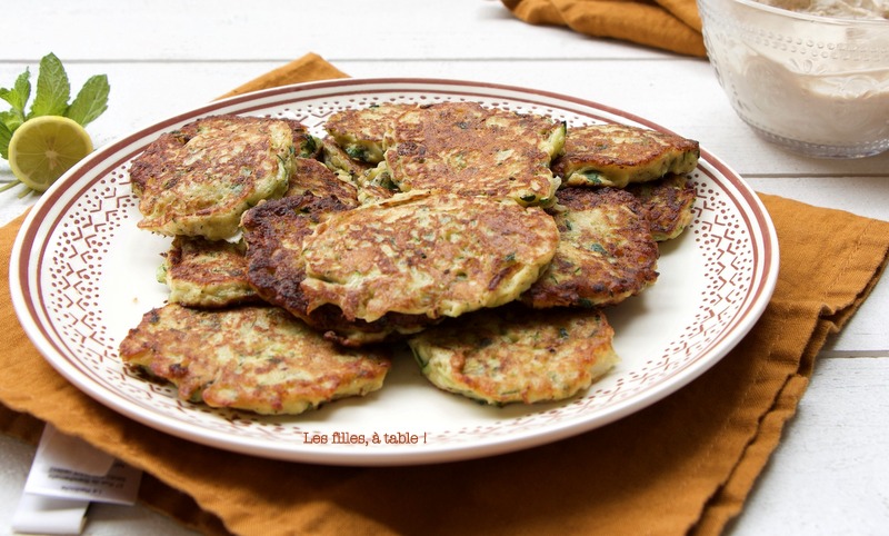 Keftedes aux courgettes, sauce au tahini