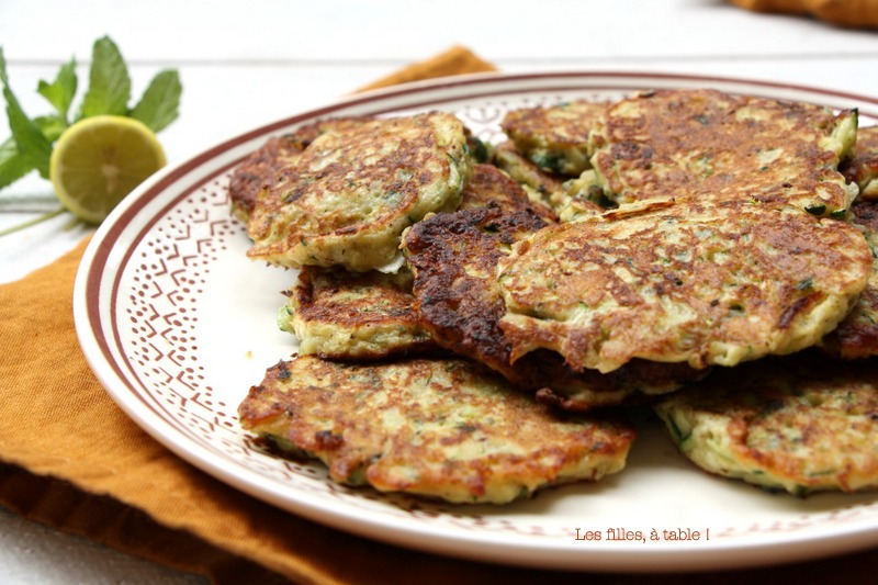 Keftedes aux courgettes, sauce au tahini