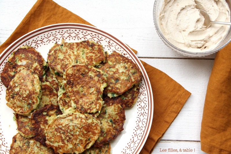 Keftedes aux courgettes, sauce au tahini