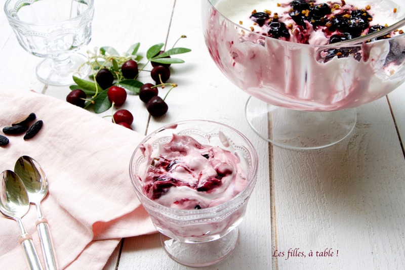Crème de yaourt grec et compotée de cerises