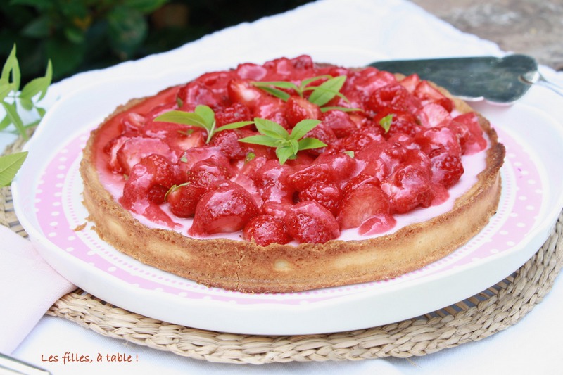 Tarte fraises framboises sur panna cotta fraises