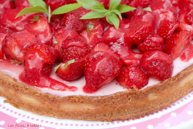 Tarte fraises framboises sur panna cotta fraises
