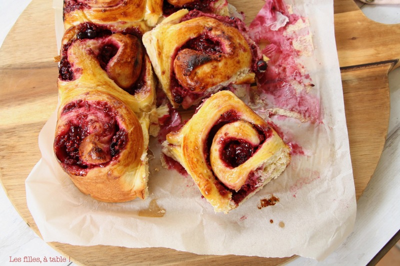 Brioche roulée aux framboises