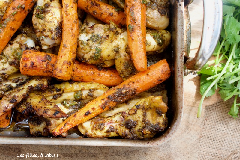 Poulet et carottes rôtis à la chermoula