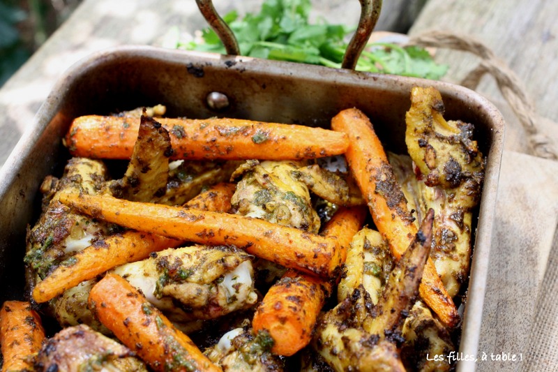 Poulet et carottes rôtis à la chermoula