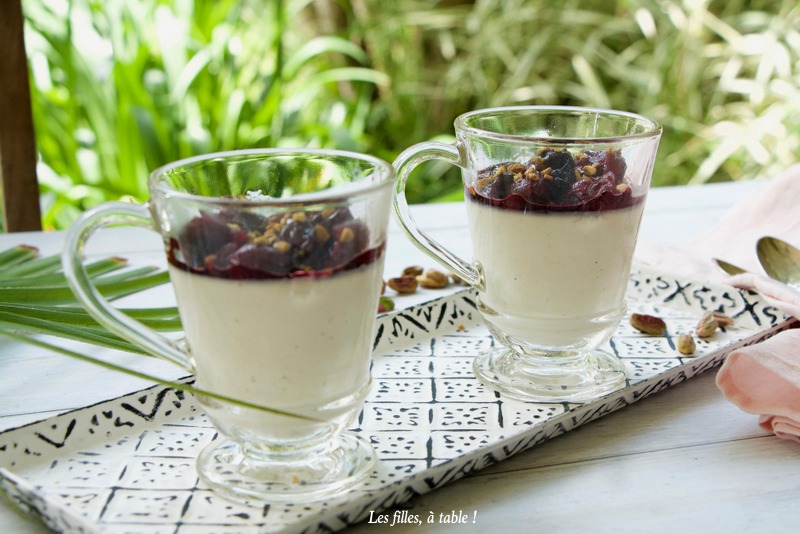Panna cotta pistache et compotée de cerises