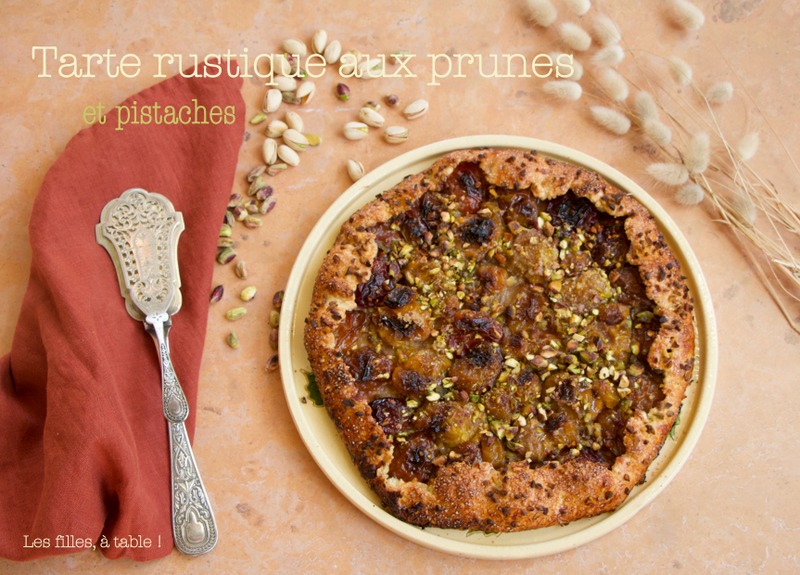 Tarte rustique aux prunes et pistaches