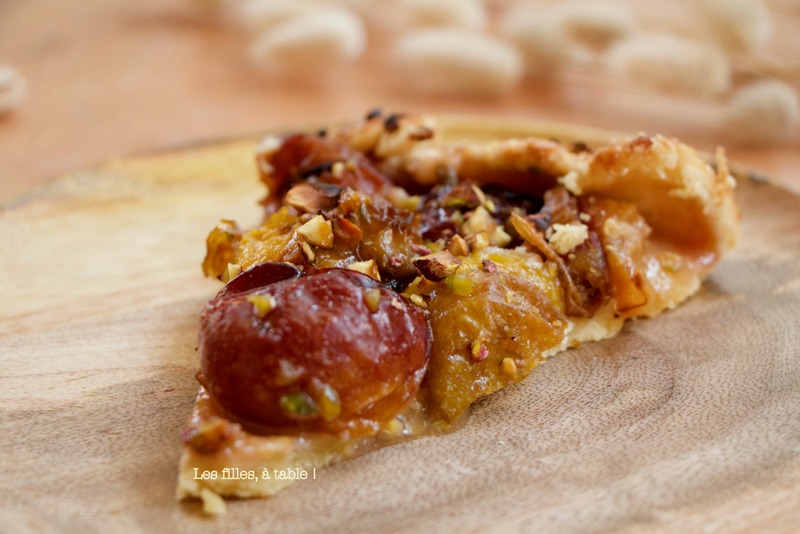 Tarte rustique aux prunes et pistaches